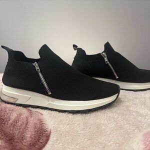 Steve Madden Black and White Slip-On Sneakers with Zipper